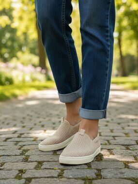 Stylus Memory Foam Slip On Shoes Size 8M